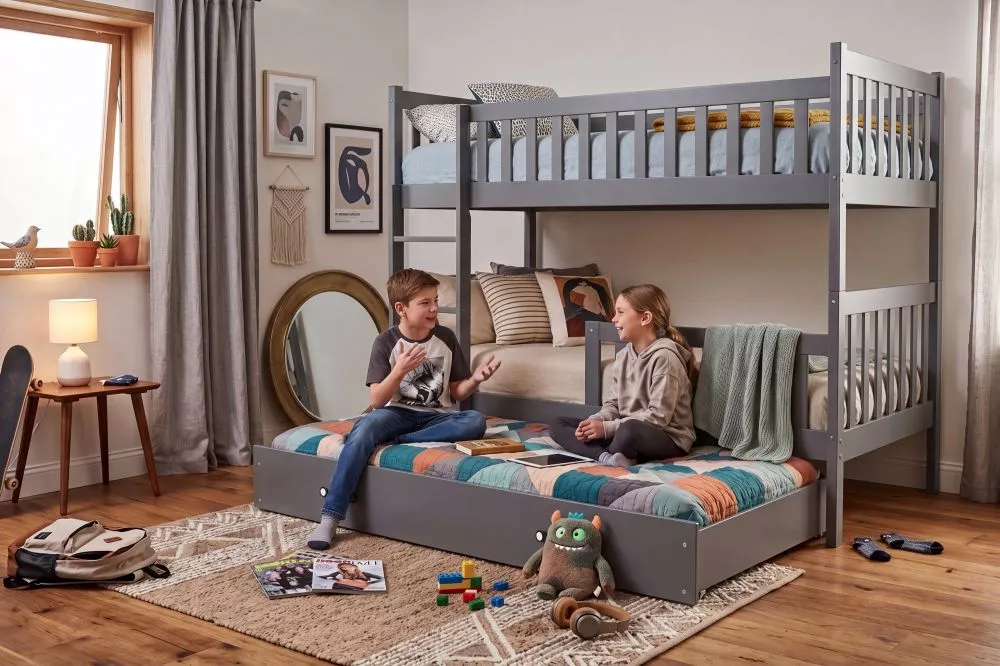 Bērnu gulta Kubus Triple ar stelāžām Guļamvietas platums: 90 cm, Guļamvietas garums: 190 cm, · Grafīts · 97 × 195 × 154 