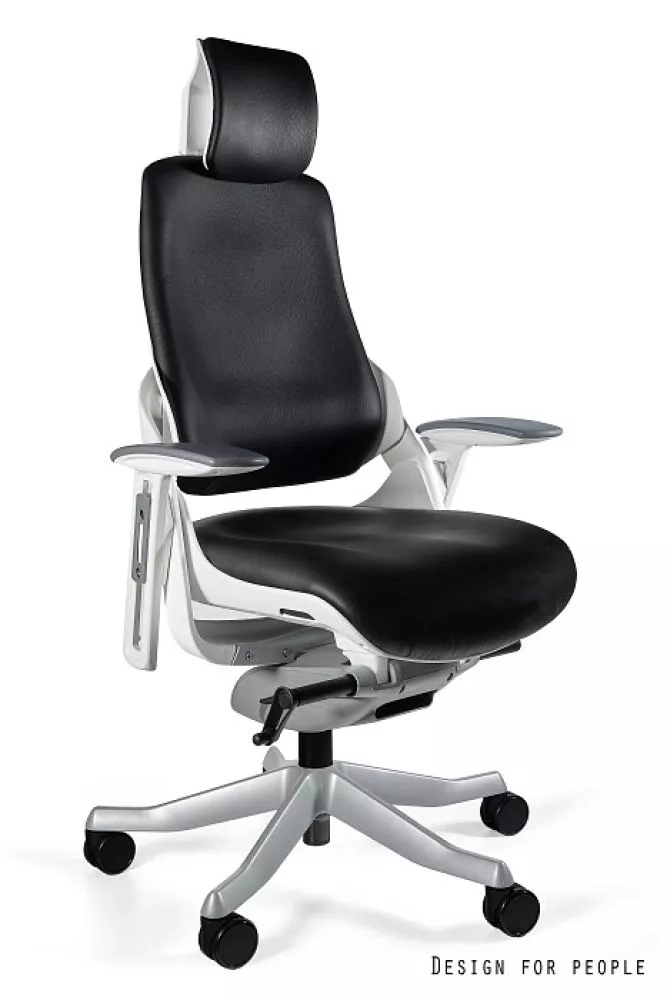 Datorkrēsls Wau Leather Korpusa krāsa: melns, Elementu krāsa: balts, Sēdvietas platums: 47 cm, · 68 × 51 × 117 cm