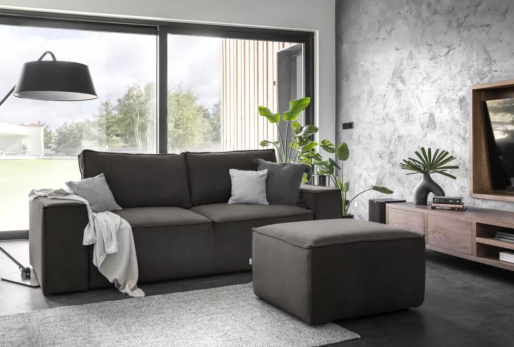 Dīvāns Silla 3S Lux Standard ar pufu · Grafīts · 104 × 260 × 96 cm