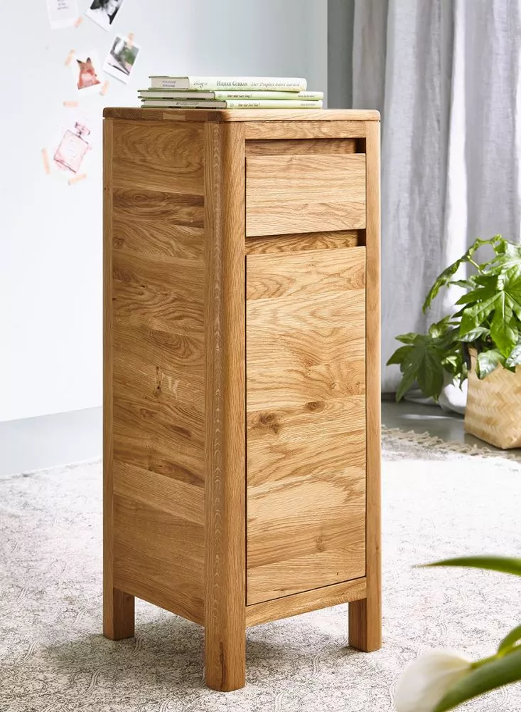 Kumode Gialo 21 · Ozols · 30 × 30 × 79 cm