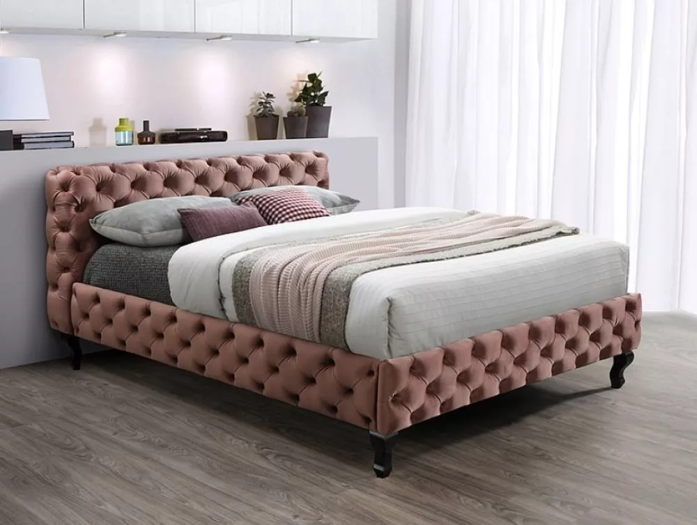Gulta Herrera Velvet 160 ar stelāžu Guļamvietas platums: 160 cm, Guļamvietas garums: 200 cm, stelāžas tips: koka, · Rozā