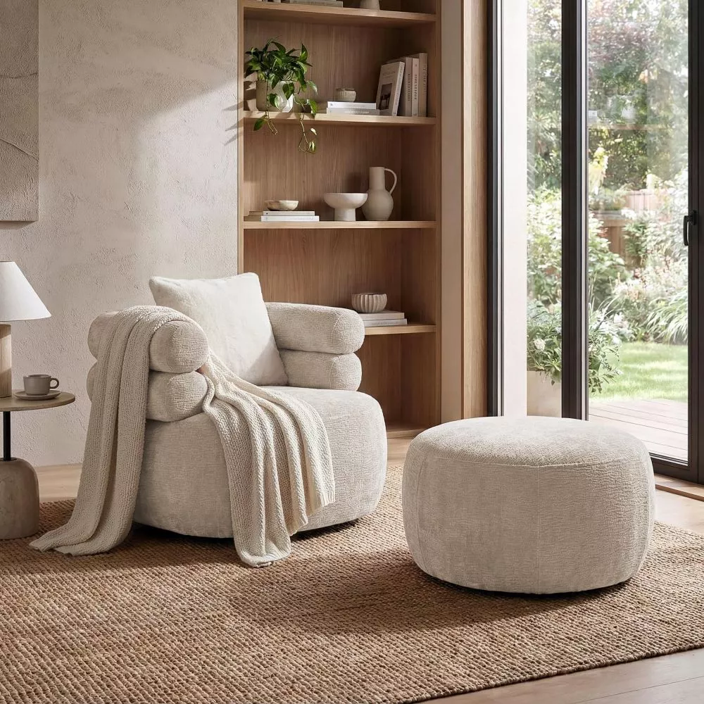 Mīksts krēsls Nela standard ar pufu Sēdvietas dziļums: 73 cm, · Krēms · 95 × 95 × 85 cm