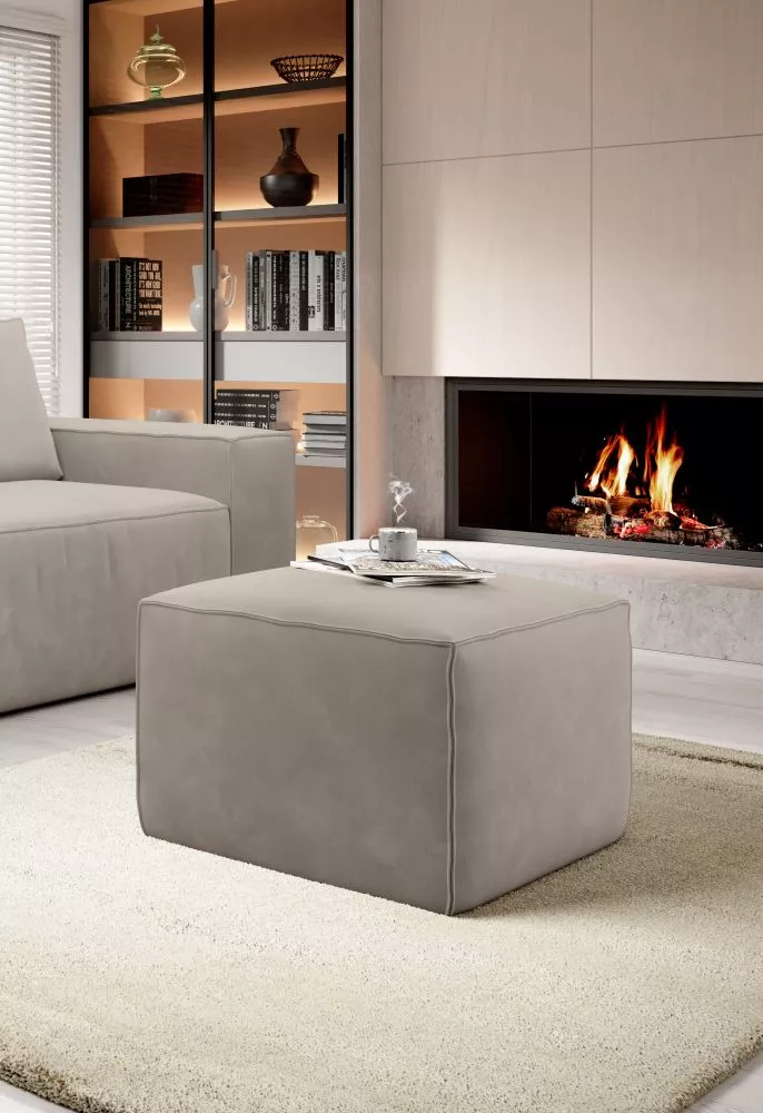 Pufs Silla P Standard Auduma numurs: Sola 18, · Gaišais betons · 88 × 45 × 68 cm
