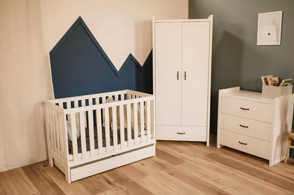 Bērnu gulta Amelia 2 120x60 ar stelāžu Guļamvietas platums: 60 cm, Guļamvietas garums: 120 cm, · Balts · 66 × 125 × 85 c